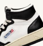 Autry γυναίκες δίχρωμα mid sneakers medalist σε δερμάτινο λευκό και μαύρο 04FXF187 - Image 6