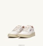 Autry γυναίκες Ολυμπιονίκης χαμηλό sneaker σε pelle morbida di capra e spugna bianco e πούδρα 04FXF223 - Image 2