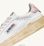 Autry γυναίκες Χαμηλά vintage sneakers ντάλας με φινίρισμα κόλλας σε λευκό δέρμα και ροζ πούδρα 04FXF262 - Image 6