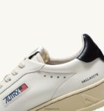 Autry γυναίκες Dalas χαμηλά sneakers σε δερμάτινο λευκό και κενό 04FXF250 - Image 6